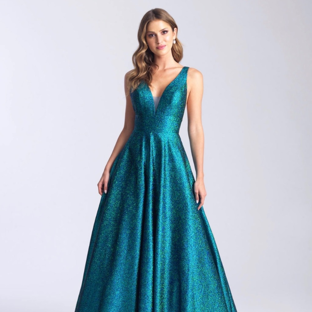 Madison James Emerald Green Metallic Prom Dress Size 4 Shimmer Ballgown ✨💚
